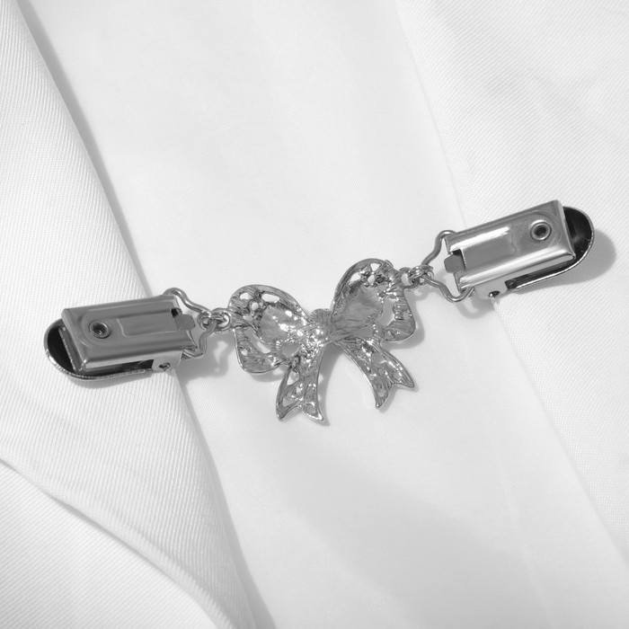 Зажим для кардигана &laquo;Бантик&raquo;, цвет белый в серебре