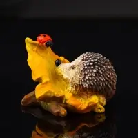 Фигура "Ежик с божьей коровкой" 3.7х6х6.5 см