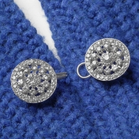 Зажим для кардигана &laquo;Карусель&raquo;, цвет белый в серебре