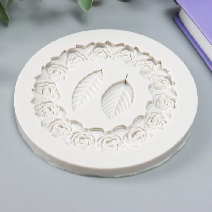 Молд силикон "Круг из роз и листики" 3 предмета 8,5х8,5х0,5 см