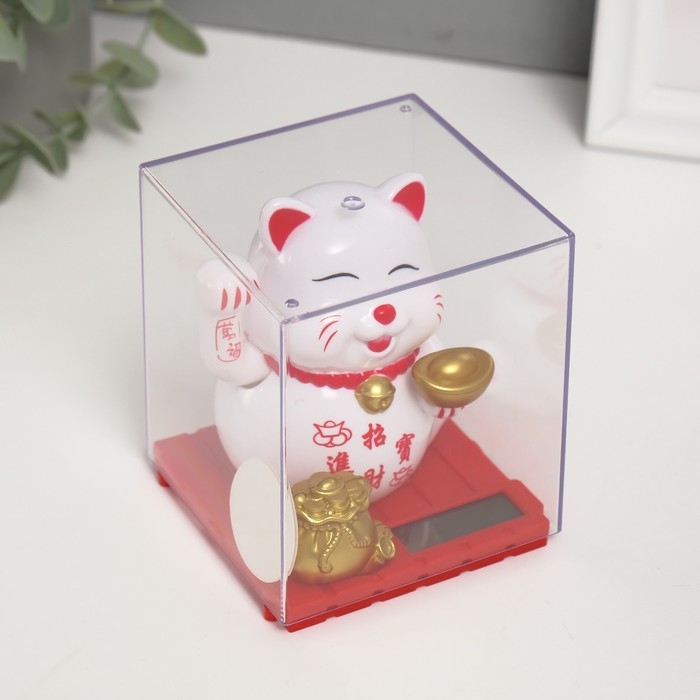 Маятник пластик "Белый Манэки-нэко со слитком Ямб" 8х8х8,5 см