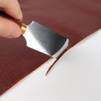 Шорный нож для работы с кожей Premium, скошенный, 18 &times; 3,5 см