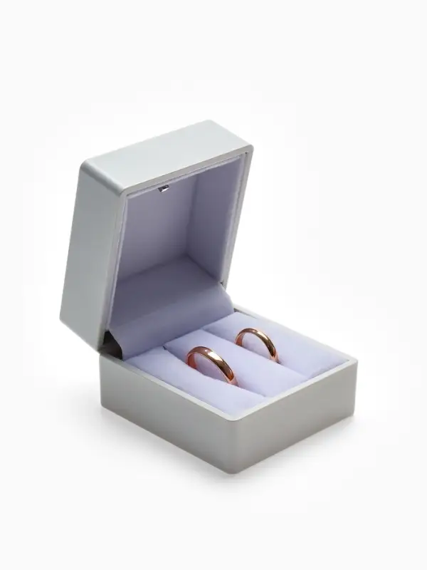 Футляр с подсветкой для 2 колец "Романтика",6*6*5 см, цвет белый