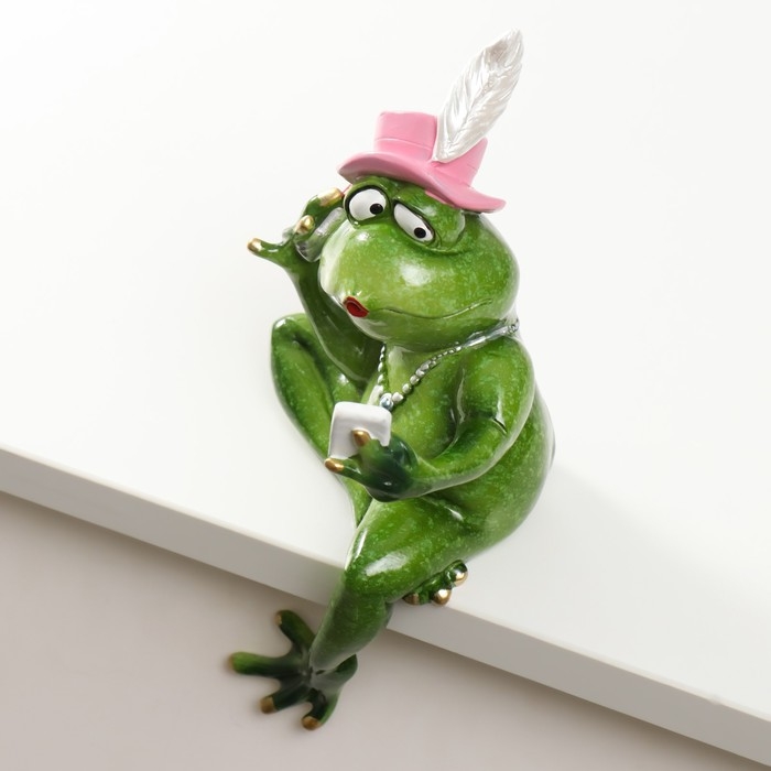 Сувенир полистоун лак на полку "Лягуха - модница" 21х10х6,5 см