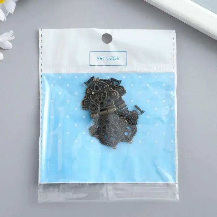 Петля для шкатулки металл "Узорная с цветами" бронза + гвозди 5,3х2,8 см