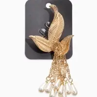 Брошь "Птица с жемчужным хвостом", цвет белый в золоте