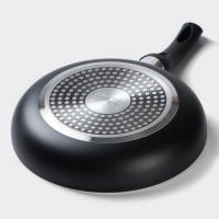 Сковорода Доляна Basic, d=22 см, пластиковая ручка, антипригарное покрытие, индукция, цвет чёрный