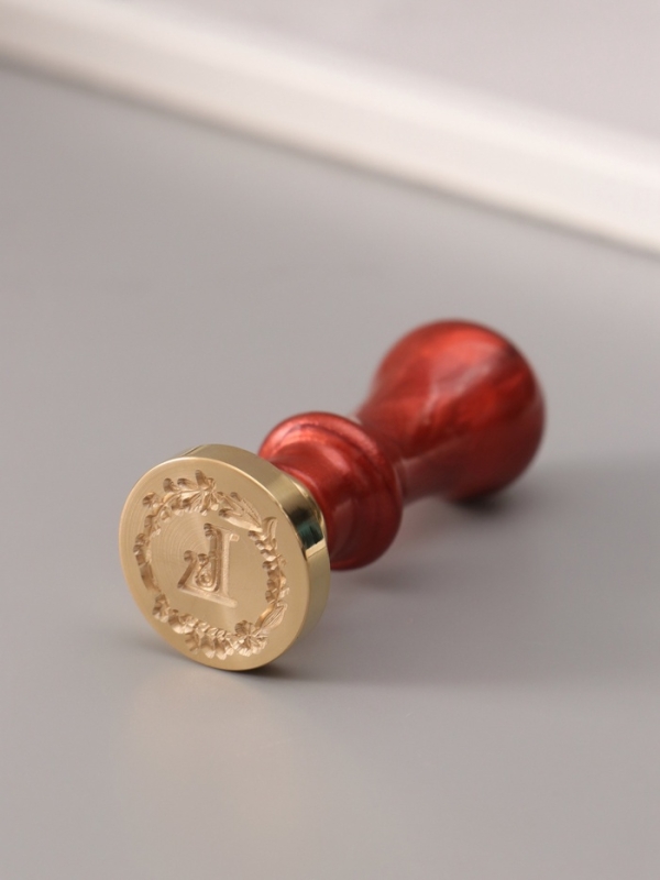 Печать для сургуча с пластиковой ручкой "Венок с буквой L" 2,5х2,5х6,3 см