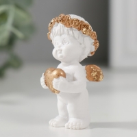 Сувенир полистоун "Ангелочек в венке с сердечком" белый с золотом 5,2х2,5х2,7 см