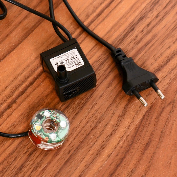 Фонтан "Домик у пруда" 13х17х27 см (с подсветкой)