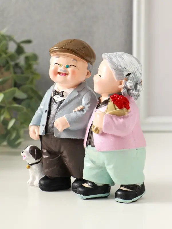 Сувенир полистоун "Дедуля с бабулей - романтичная прогулка" 12х9х12 см
