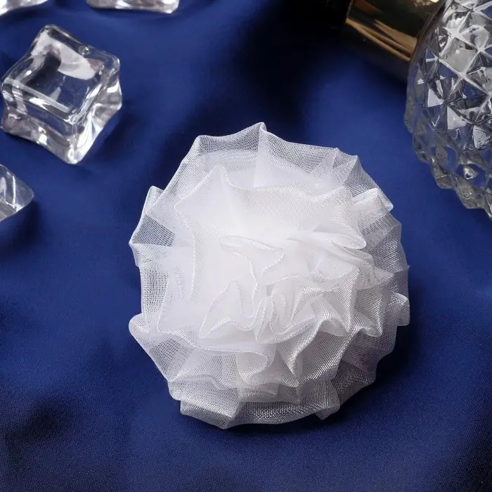 Резинка для волос бант &laquo;Школьница&raquo;, волнушка, d=6 см, белая