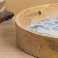 Поднос круглый с бортиками "Крабы" дерево манго 35х35х6,5 см