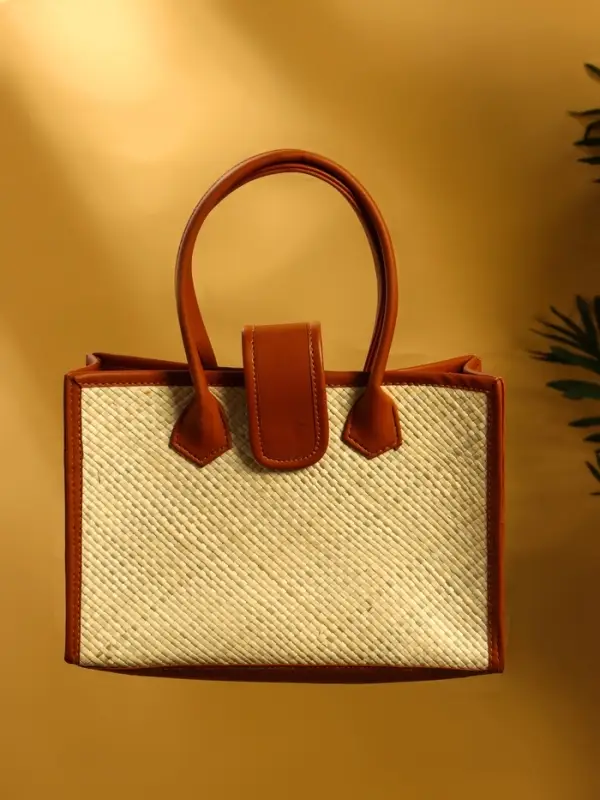 Сумка плетёная на застёжке из пандана 30х10х35 см, бежево-коричневый