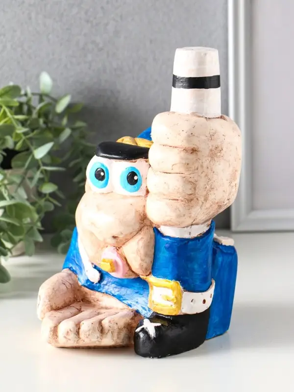 Копилка для денег &laquo;Добрый гаишник&raquo;, гипс, 22.5&times;18&times;15 см