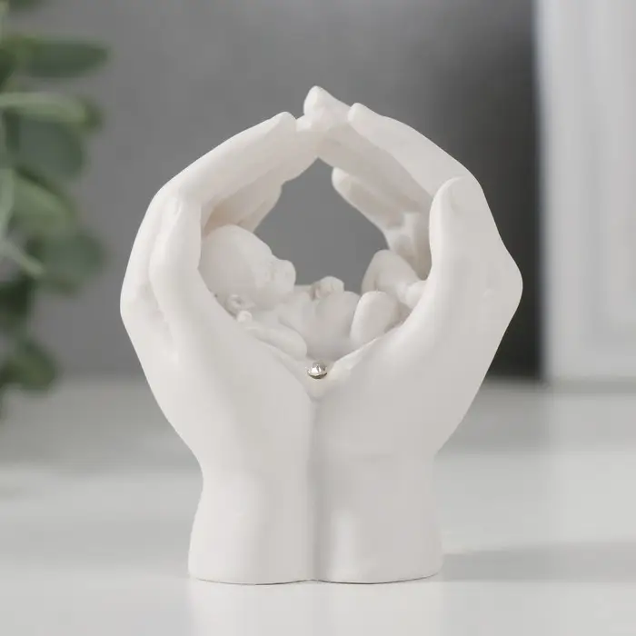 Сувенир полистоун "Малыш спит в прикрытых ладонях" страза 6,5х4,3х5,5 см