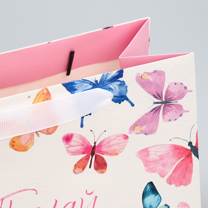 Пакет подарочный ламинированный горизонтальный, упаковка, &laquo;Порхай от счастья&raquo;, MS 23 х 18 х 10 см