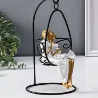 Сувенир полистоун "Парочка качается на качеле" бело-золотой 13,5х13,5х26 см
