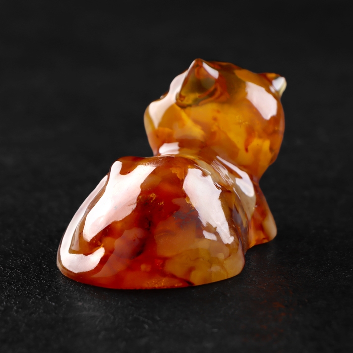 Сувенир "Кот лежит", янтарь