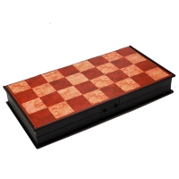 Шахматы 30 х 30 см, король h-5.6 см, d-2.3 см, доска и фигуры пластик