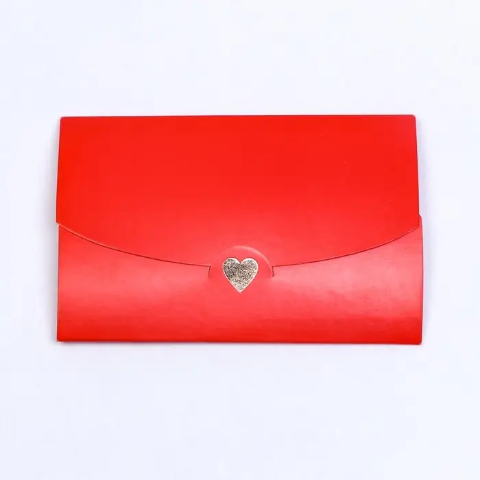 Конверт для подарочного сертификата, с тиснением, алый, 10.5&times;7