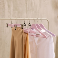 Вешалки для брюк и юбок LaDо́m Brillant, 30&times;17&times;2,4 см, 2 шт, деревянные, цвет розовый