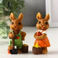 Сувенир полистоун "Зайчик-огородник с корзиной с урожаем" МИКС 4,8х3,2х9 см