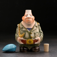 Набор фарфоровый: штоф &laquo;Дембель ВДВ&raquo;, 0.5 л + 3 рюмки, гильза