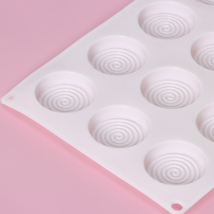 Форма для конфет и шоколада Доляна &laquo;Гипноз&raquo;, силикон, 29&times;17&times;1,1 см, 15 ячеек (d=4,2 см), цвет белый