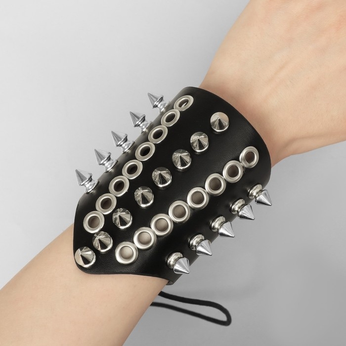 Браслет кожа &laquo;Манжета&raquo; с шипами, цвет чёрно-серебряный