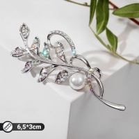 Брошь &laquo;Ветвь&raquo; с жемчужиной, цвет радужный в серебре