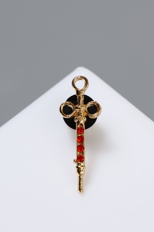 Значок &laquo;Шприц&raquo; карпульный мини, цвет красный в золоте