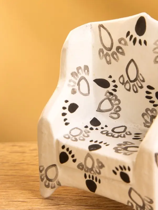 Сувенир &laquo;Кресло с следами&raquo;, 5&times;3&times;6.5 см, дерево, чёрно-белый