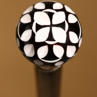 Трость 90 см. манговое дерево, латунь, смола