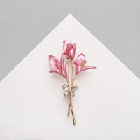 Брошь &laquo;Цветы&raquo; трио лилий, цвет розово-белый в золоте