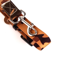 Ремень - поводок безопасности для собак амортизирующий, 50-70 х 2,5 см, коричневый камуфляж