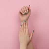 Накладные ногти &laquo;Pattern&raquo;, 24 шт, с клеевыми пластинами, форма миндаль, бежевые, зелёные