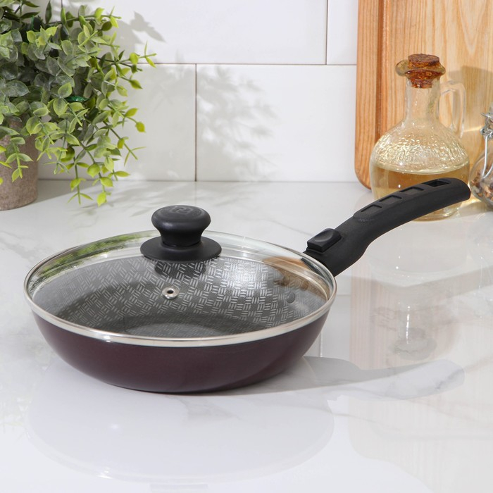 Сковорода &laquo;Хозяюшка&raquo;, d=20 см, съёмная ручка, стеклянная крышка, антипригарное покрытие, цвет бордовый