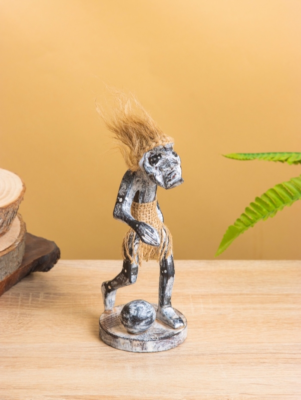 Сувенир &laquo;Абориген с мячом&raquo;, 9&times;8&times;17 +/- 1 см, дерево