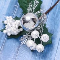 Декор "Зимние грезы" ягоды драгоценные камни шар, 16 см