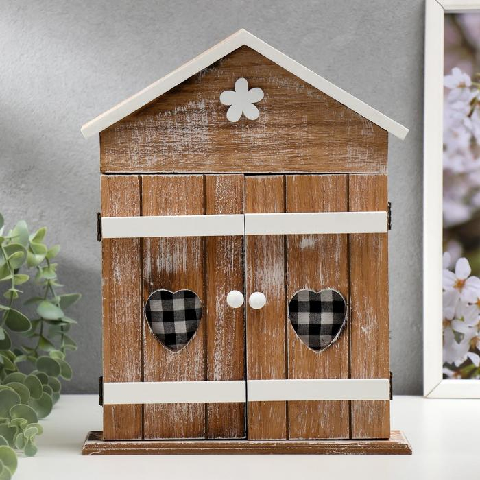 Ключница дерево 6 крючков "Дом со ставнями-сердечками" 29,5х22,5х6 см