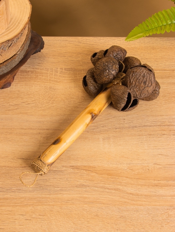 Сувенирный музыкальный инструмент &laquo;Маракас с орехами фруктового дерева&raquo;, 12&times;12&times;23 см