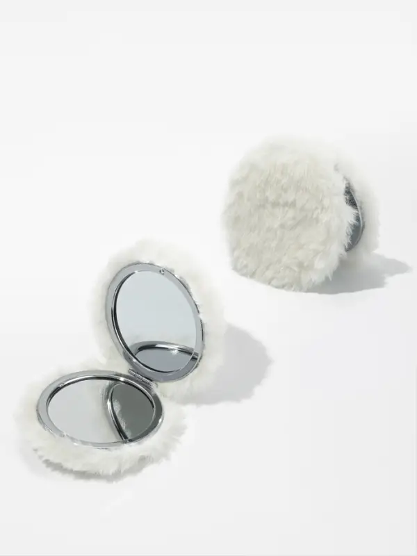 Зеркало складное &laquo;Мех&raquo;, d=8 см, с увеличением, с искусственным мехом, белое