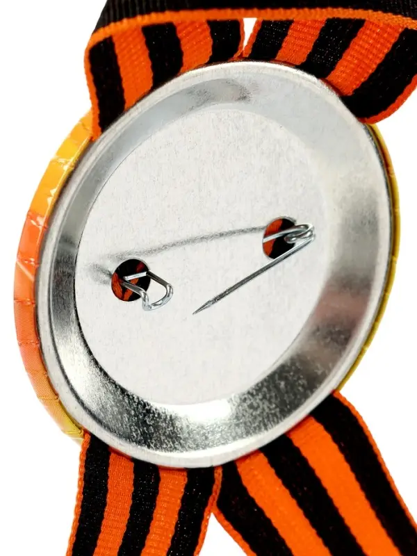 Значок закатной с георгиевской лентой &laquo;9 мая&raquo;