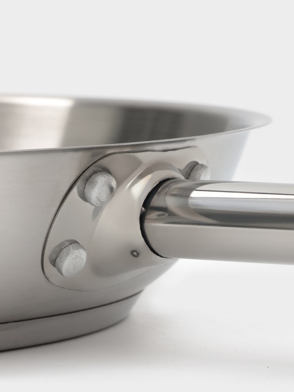 Сковорода d=32 см, h=6 см, толщина стенки 0,6 мм, индукция, дно al+fe+al