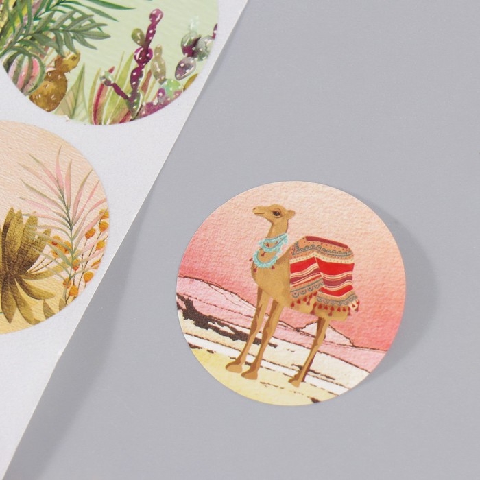 Наклейка бумага "Верблюды" d=3,8 см 252 шт в рулоне