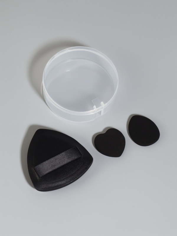 Набор спонжей д/макияжа 3шт: сердце, овал, треуг б/увел в пласт футл латекс черн пакет QF