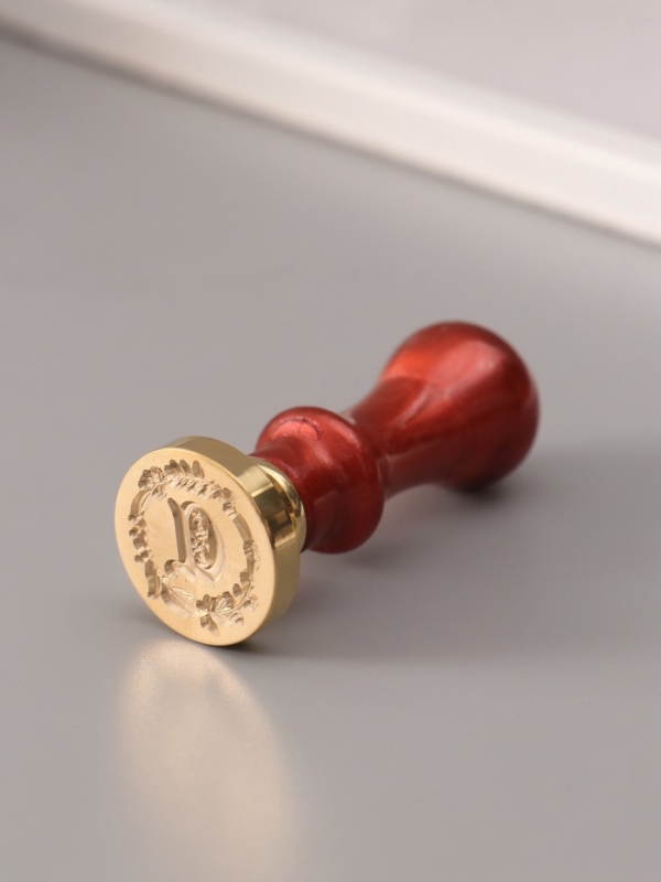 Печать для сургуча с пластиковой ручкой "Венок с буквой D" 2,5х2,5х6,3 см