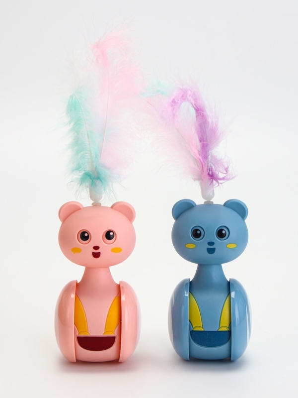 Игрушка-неваляшка с пером под лакомство, 11 х 6 см, Микс цветов