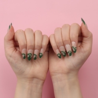 Накладные ногти &laquo;Pattern&raquo;, 24 шт, с клеевыми пластинами, форма миндаль, бежевые, зелёные